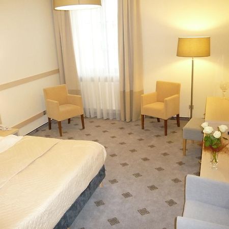 Hotel Notabene Świdnik Екстериор снимка