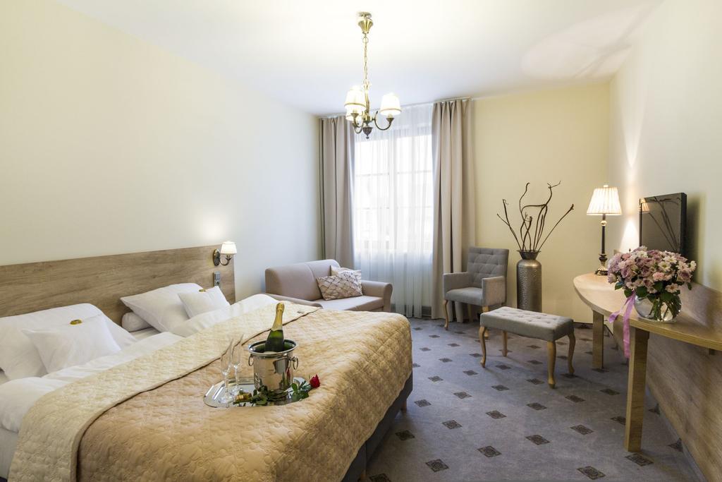 Hotel Notabene Świdnik Стая снимка
