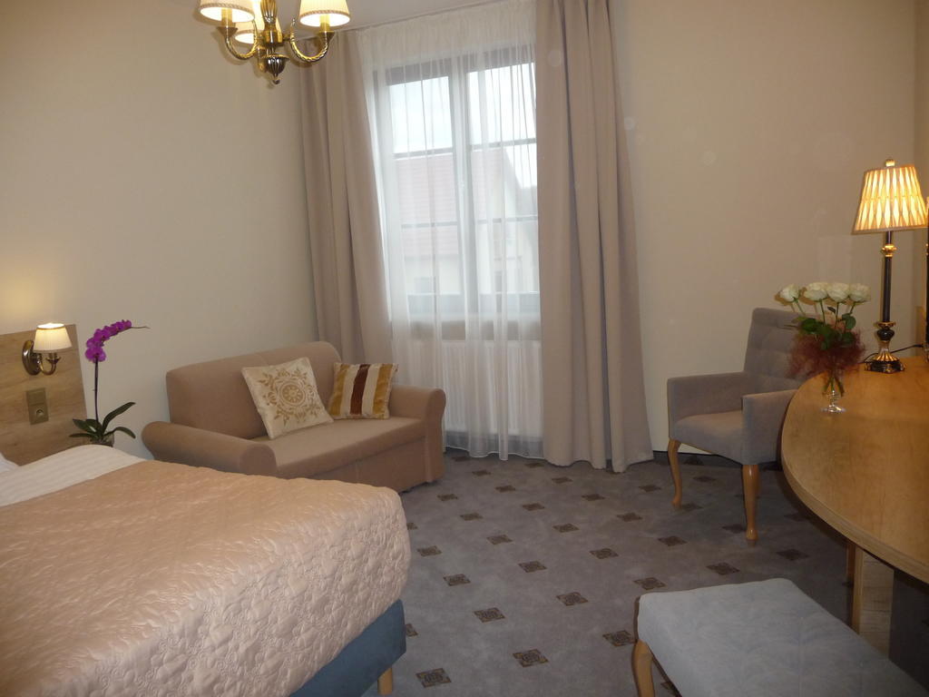 Hotel Notabene Świdnik Екстериор снимка